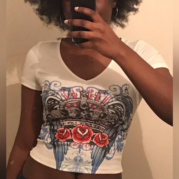 Y2K cropped top with graphic design - Picture 2 of 4